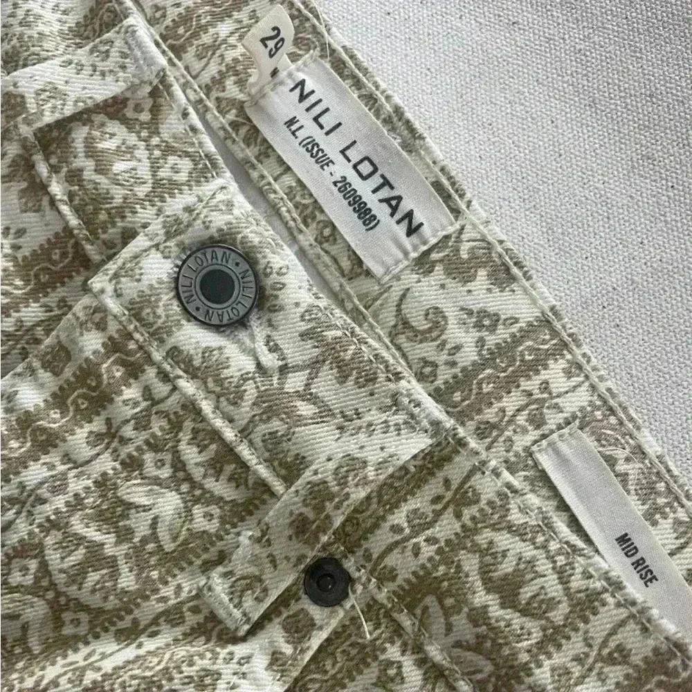 NILI LOTAN Mid Rise Khaki Wallpaper Print Denim Floral Size 29 Shipped via USPS - Picture 3 of 11